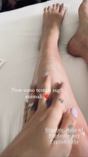 Valentina Vignali feet photo thumbnail
