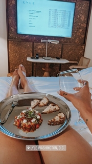 Valentina Vignali feet photo thumbnail