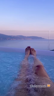 Valentina Vignali feet photo thumbnail