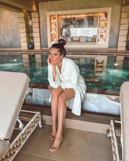 Valentina Vignali feet photo thumbnail