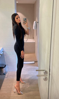 Valentina Vignali feet photo thumbnail