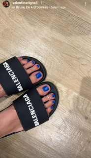 Valentina Vignali feet photo thumbnail