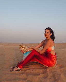 Valentina Vignali feet photo thumbnail