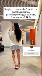 Valentina Vignali feet photo thumbnail