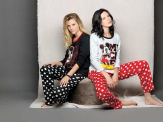 Valentina Zenere feet photo thumbnail