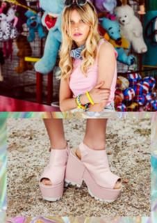 Valentina Zenere feet photo thumbnail