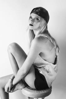 Valentina Zenere feet photo thumbnail