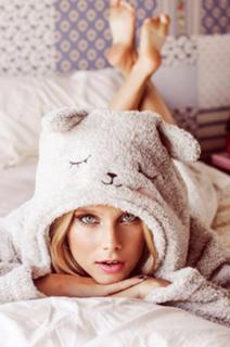 Valentina Zenere feet photo thumbnail