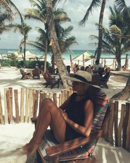 Valentina Zenere feet photo thumbnail