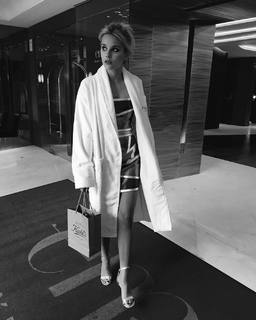 Valentina Zenere feet photo thumbnail