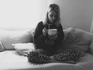 Valentina Zenere feet photo thumbnail
