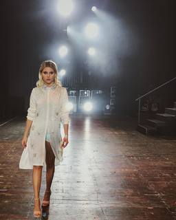 Valentina Zenere feet photo thumbnail