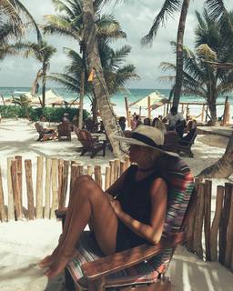 Valentina Zenere feet photo thumbnail