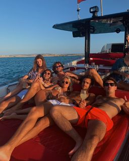 Valentina Zenere feet photo thumbnail