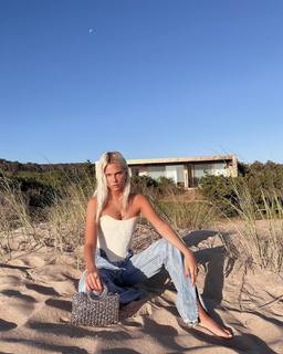 Valentina Zenere feet photo thumbnail