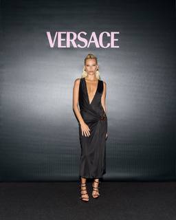 Valentina Zenere feet photo thumbnail