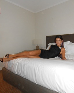 Valentina Zenere feet photo thumbnail