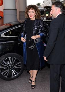 Valeria Golino feet photo thumbnail