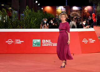 Valeria Golino feet photo thumbnail