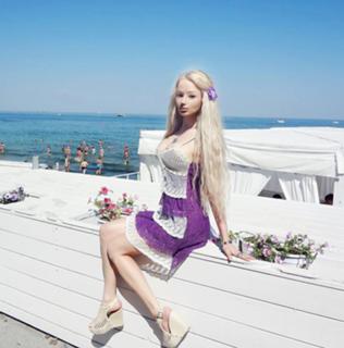 Valeria Lukyanova feet photo 3