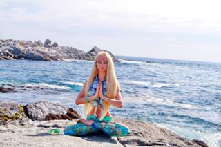 Valeria Lukyanova feet photo 12
