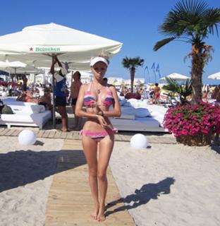 Valeria Lukyanova feet photo 7