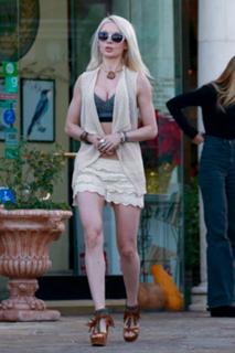Valeria Lukyanova feet photo 1