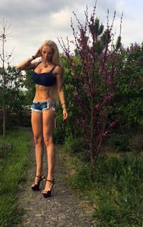 Valeria Lukyanova feet photo 1