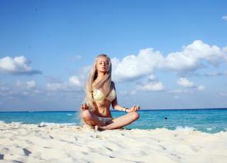 Valeria Lukyanova feet photo 13