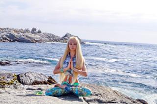 Valeria Lukyanova feet photo 3