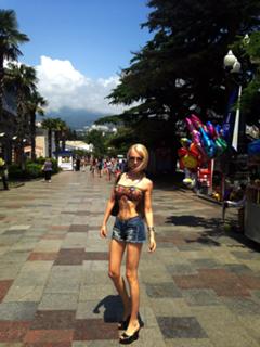 Valeria Lukyanova feet photo 7