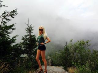 Valeria Lukyanova feet photo 17
