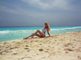 Valeria Lukyanova feet photo 10