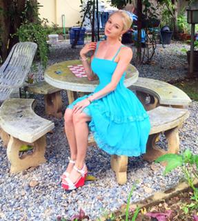 Valeria Lukyanova feet photo 9