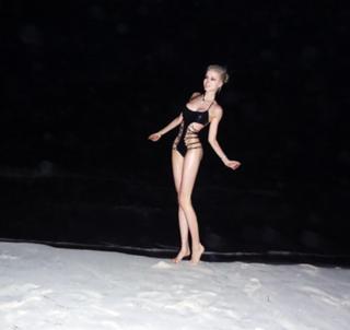 Valeria Lukyanova feet photo 7