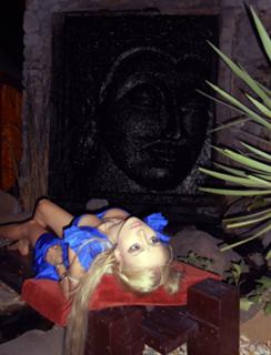 Valeria Lukyanova feet photo 8