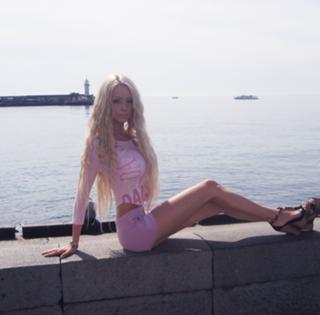 Valeria Lukyanova feet photo 9