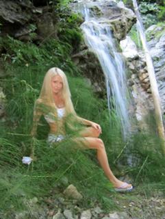 Valeria Lukyanova feet photo 2