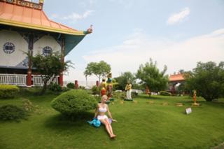 Valeria Lukyanova feet photo 14