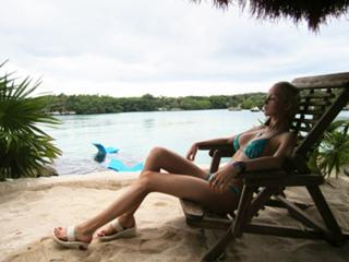 Valeria Lukyanova feet photo 4
