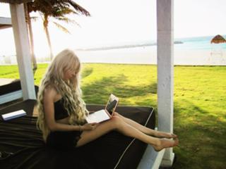 Valeria Lukyanova feet photo 15