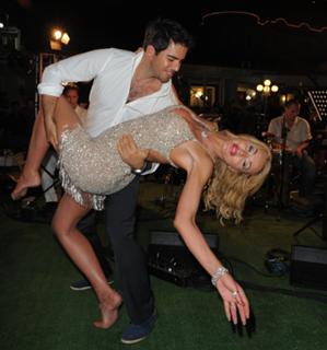 Valeria Marini feet photo thumbnail