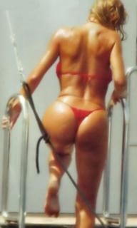 Valeria Marini feet photo thumbnail