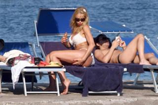 Valeria Marini feet photo thumbnail