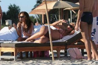 Valeria Marini feet photo thumbnail