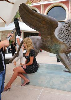 Valeria Marini feet photo thumbnail