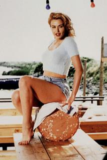 Valeria Marini feet photo thumbnail