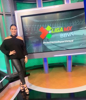 Valeria Marín feet photo 5