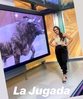 Valeria Marín feet photo 3
