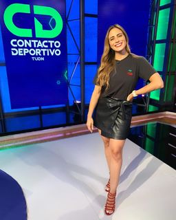 Valeria Marín feet photo 8